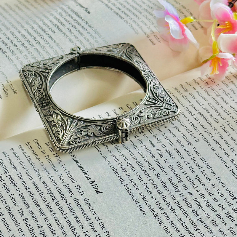Epic Fashion Brass Square Bangles/Kada
