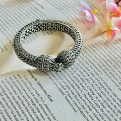 Floral Motif Silver Openable Kada Bracelet