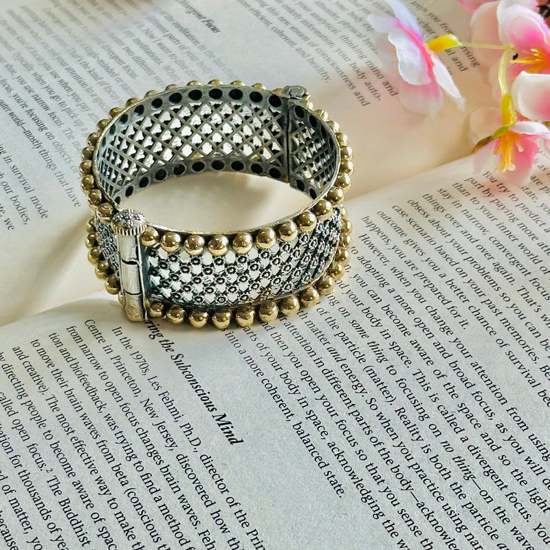 Flower Theme Dual-Tone Bangle Bracelet Set