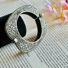Traditional Handcrafted Design Kada Pair 